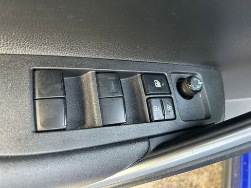 Used 2023 Toyota Corolla Cross SE image 16