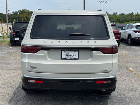 Used 2022 Jeep Wagoneer Series II w/ Premium Group I AWD/4WD image 5