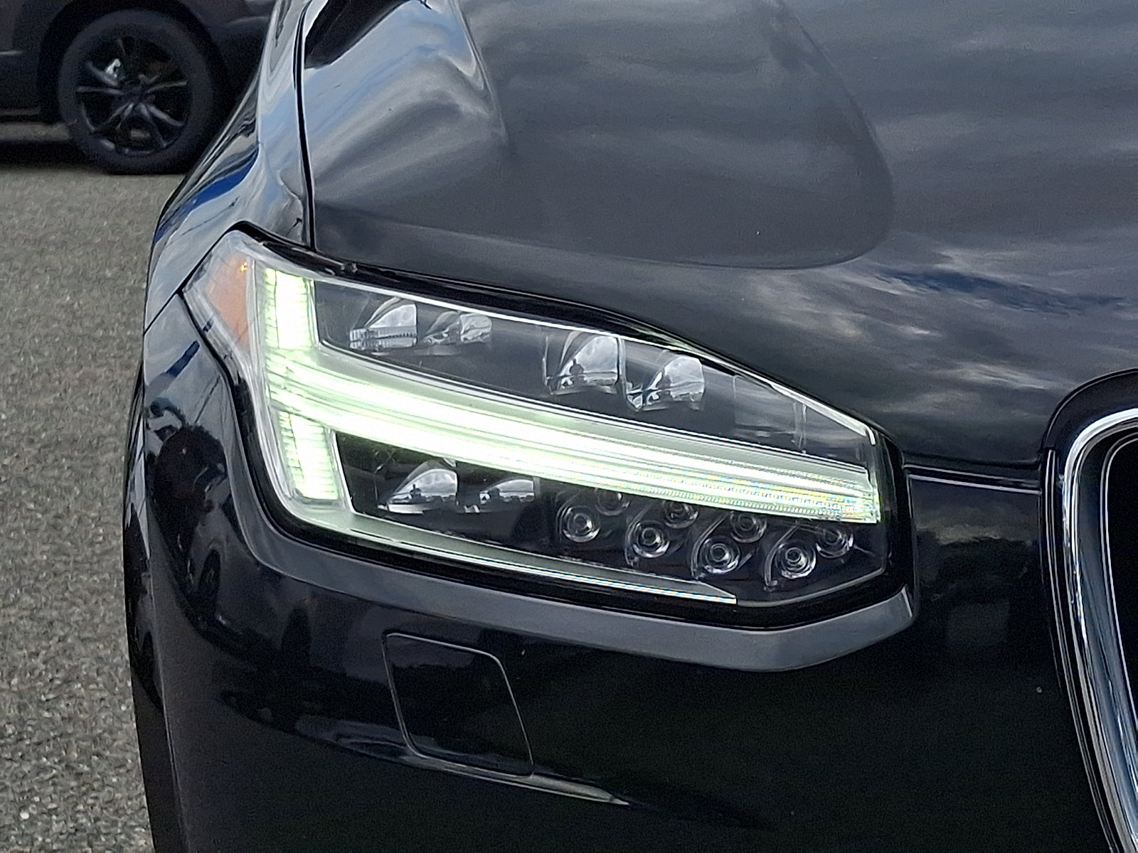 Certified 2023 Volvo XC90 B6 Plus w/ Protection Package Premier AWD/4WD image 10