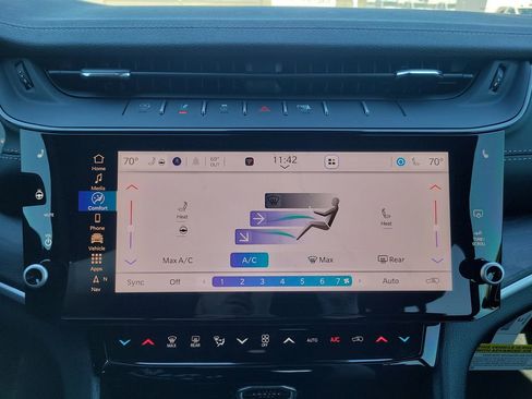 New 2026 Jeep Grand Cherokee Altitude image 17