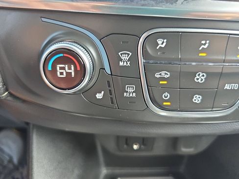 Used 2023 Chevrolet Traverse LT FWD image 34