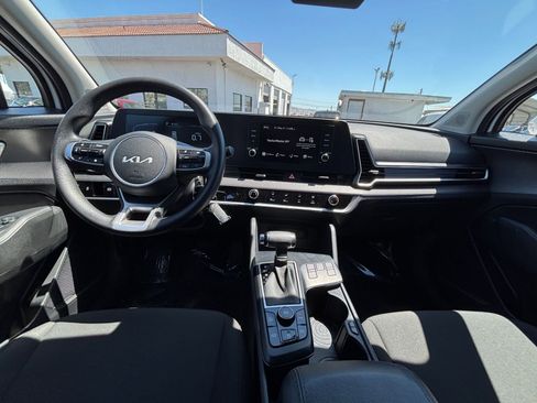 Used 2025 Kia Sportage LX FWD image 32