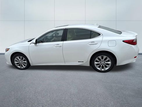 Used 2014 Lexus ES 300h w/ Premium Package w/Bamboo Trim FWD image 6