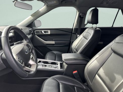 Used 2023 Ford Explorer XLT w/ Equipment Group 202A image 22