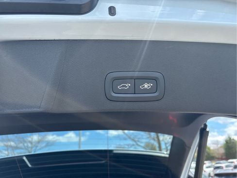 Used 2026 Volvo XC40 B5 Plus AWD/4WD image 7