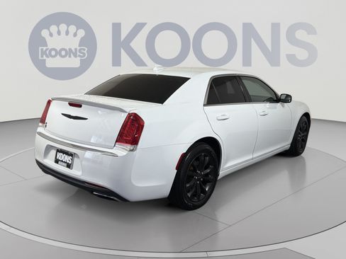 Used 2015 Chrysler 300 Limited w/ Driver Convenience Group AWD/4WD image 7