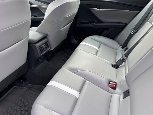 Used 2025 Toyota Camry SE image 12