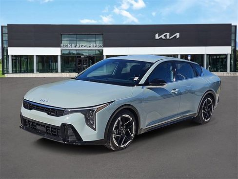 Certified 2025 Kia K4 GT-Line image 2