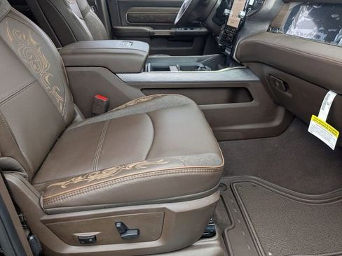 New 2026 RAM 2500 Limited AWD/4WD image 32