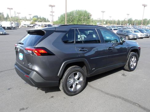 Used 2023 Toyota RAV4 LE AWD/4WD image 5