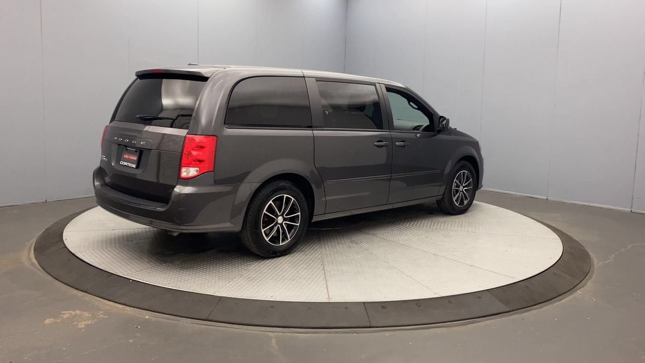 Used 2017 Dodge Grand Caravan SE FWD image 5