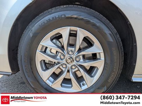 Used 2025 Toyota Sienna LE w/ LE Plus Package AWD/4WD image 9