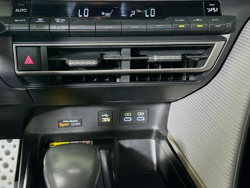 Used 2025 Toyota Camry SE w/ Convenience Package FWD image 23