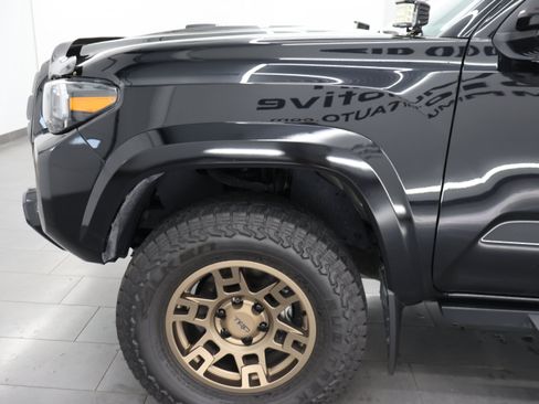 Used 2021 Toyota Tacoma TRD Sport w/ TRD Premium Sport Package AWD/4WD image 29
