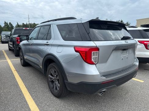 Used 2024 Ford Explorer XLT w/ Equipment Group 202A AWD/4WD image 11