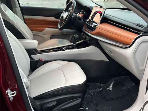 Used 2022 Jeep Compass Limited image 12