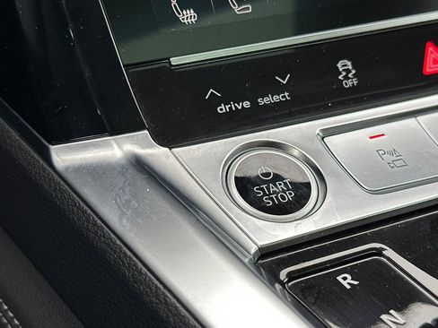 Used 2024 Audi Q8 e-tron Premium Plus image 26