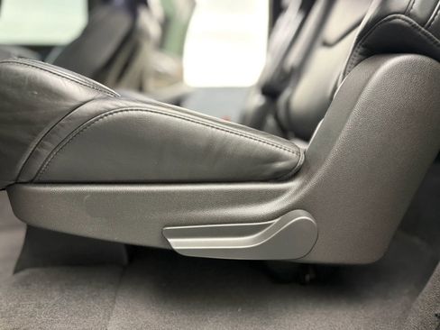 Used 2018 Cadillac Escalade ESV Platinum image 31