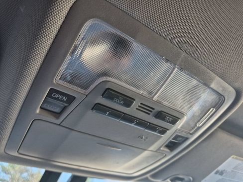 Used 2016 Toyota Highlander XLE AWD/4WD image 29