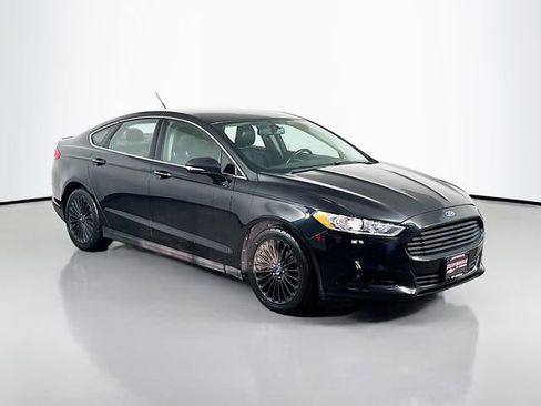 Used 2014 Ford Fusion Titanium image 2