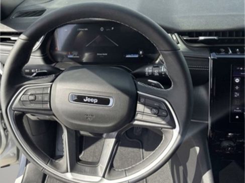 New 2025 Jeep Grand Cherokee L Altitude image 12