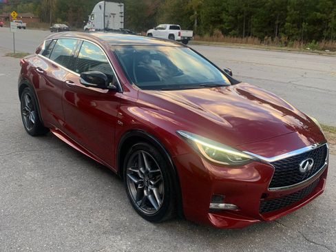 Used 2018 INFINITI QX30 Sport w/ Cargo Package image 3