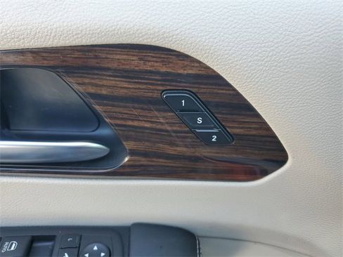 Used 2023 Chrysler Pacifica Limited image 21