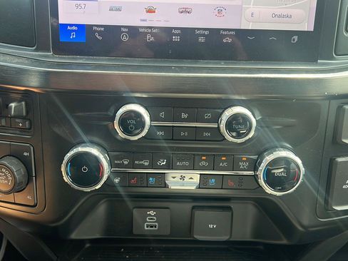 Used 2024 Ford F250 Lariat w/ Tremor Off-Road Package AWD/4WD image 24