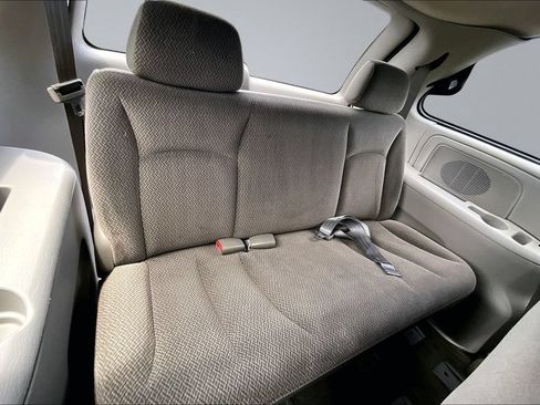Used 2005 Chrysler Town & Country w/ Popular Equipment Group I FWD image 23