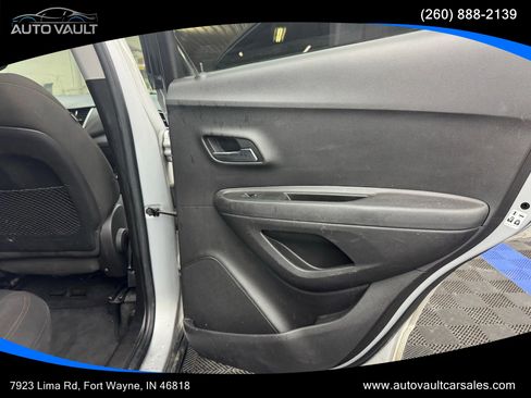 Used 2018 Chevrolet Trax LS AWD/4WD image 7