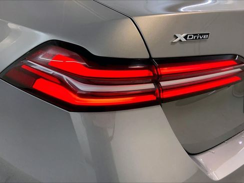 Used 2024 BMW 540i xDrive AWD/4WD image 28