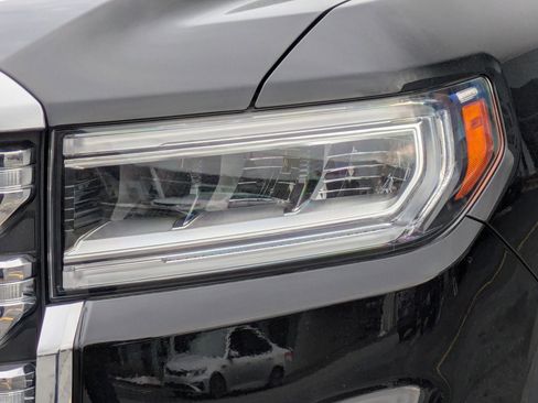 Used 2023 GMC Acadia SLT image 7