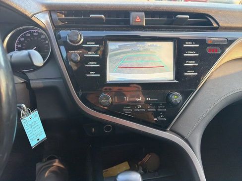 Used 2019 Toyota Camry SE image 11