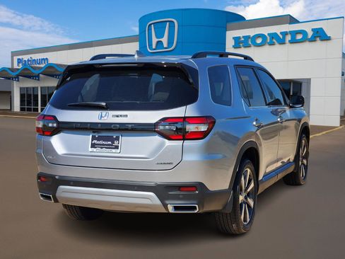 New 2025 Honda Pilot Touring image 4