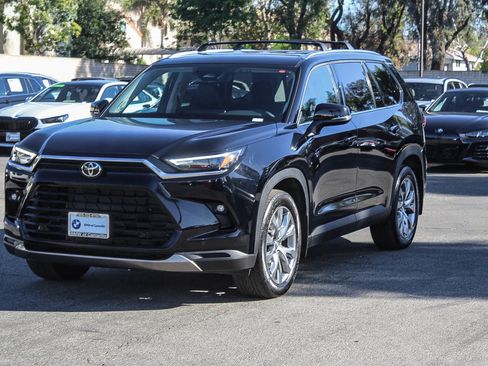 Used 2024 Toyota Grand Highlander Limited image 3