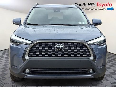 Used 2022 Toyota Corolla Cross XLE w/ Convenience Package image 2