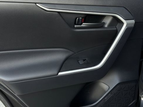 Used 2025 Toyota RAV4 LE image 9