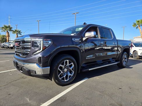 Used 2023 GMC Sierra 1500 SLT image 2