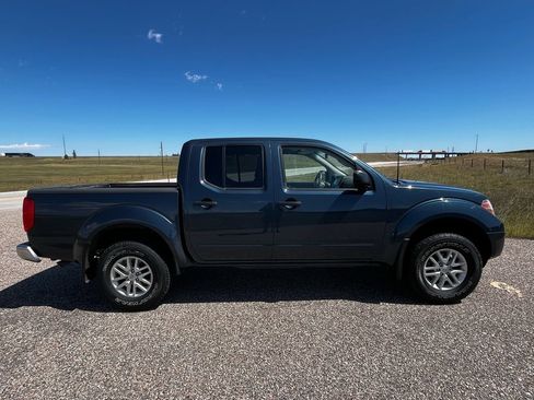 Used 2018 Nissan Frontier SV AWD/4WD image 6