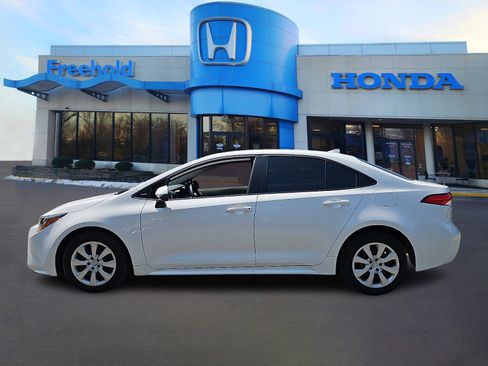 Used 2024 Toyota Corolla LE FWD image 4