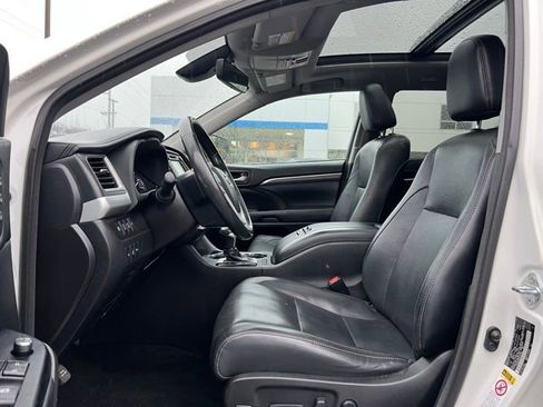 Used 2017 Toyota Highlander Limited Platinum image 22
