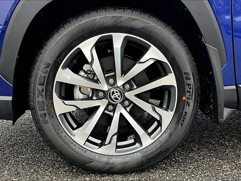 Used 2023 Toyota Corolla Cross XLE w/ Convenience Package image 8