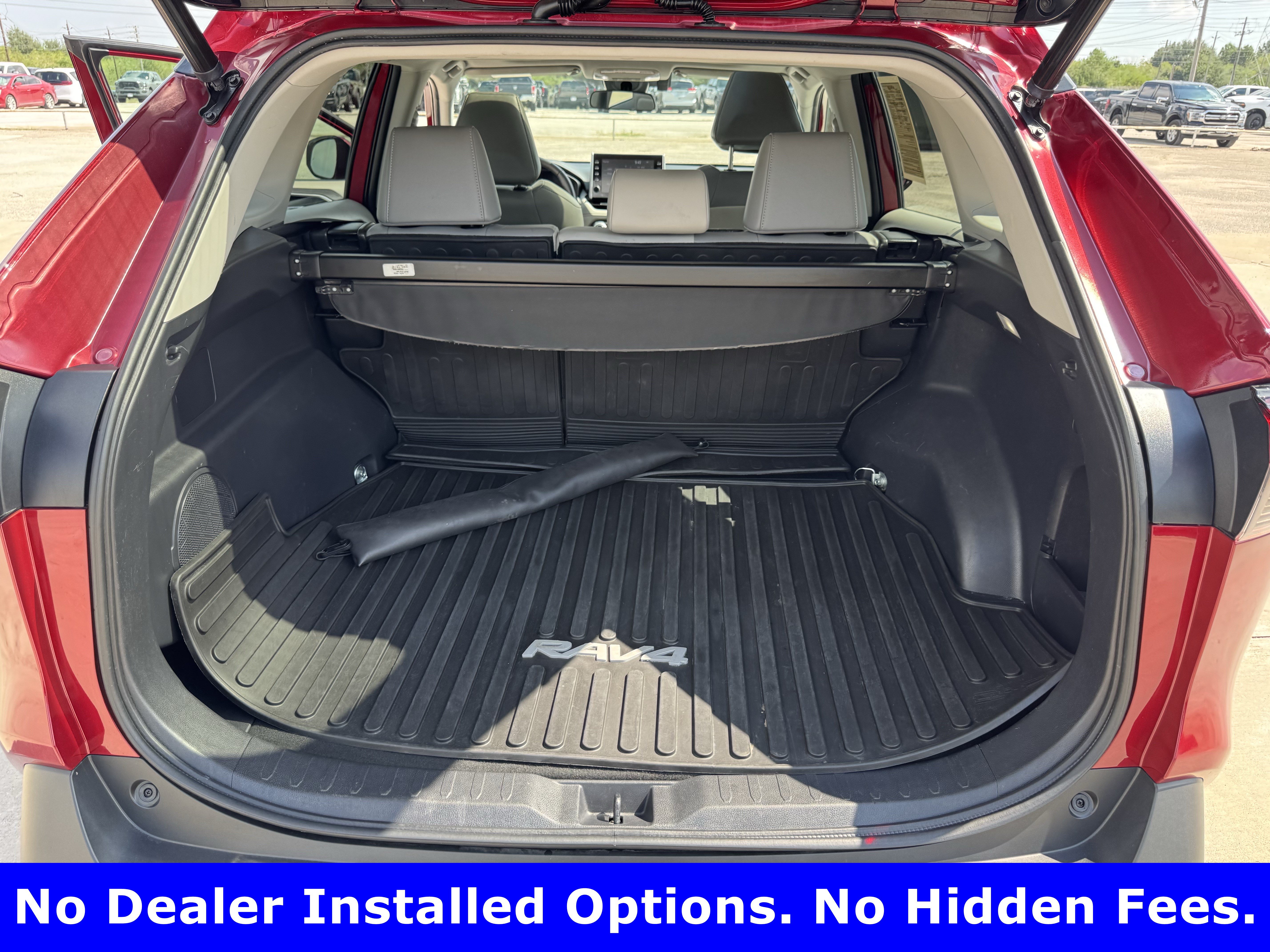 Used 2022 Toyota RAV4 XLE Premium AWD/4WD image 25