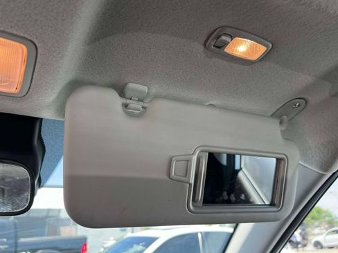 Used 2025 Hyundai Venue SEL FWD image 40