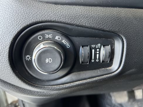 Used 2017 Jeep Renegade Trailhawk image 18