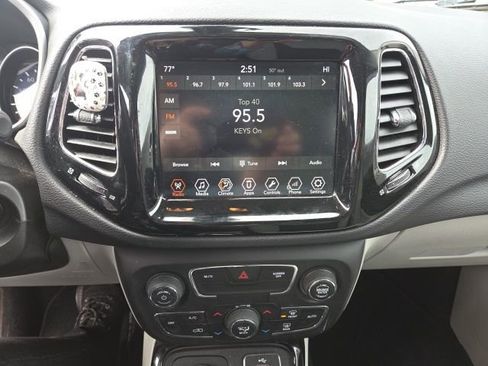 Used 2018 Jeep Compass Limited image 9