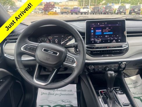 Used 2023 Jeep Compass Limited AWD/4WD image 2