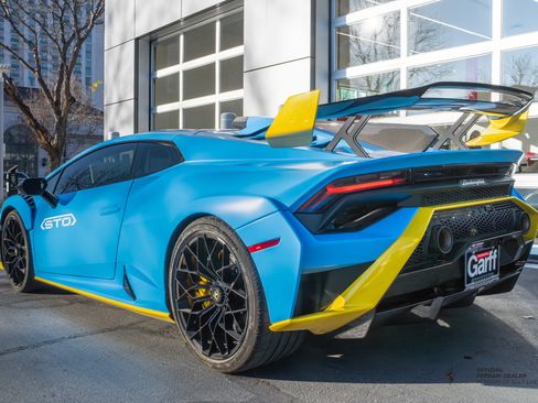 Used 2022 Lamborghini Huracan STO image 5