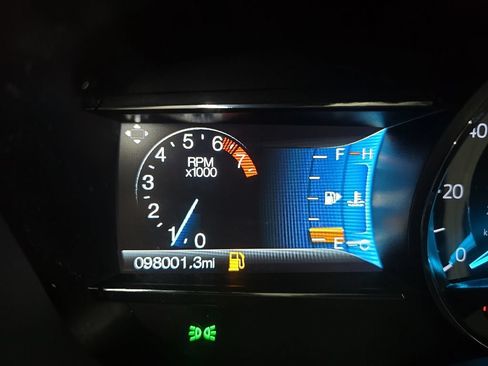 Used 2017 Ford Explorer XLT w/ Equipment Group 202A FWD image 22