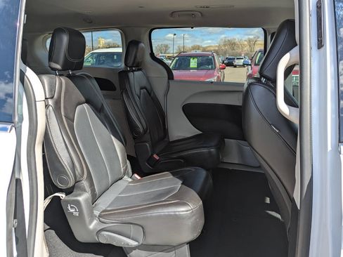 Used 2020 Chrysler Voyager Lxi image 15